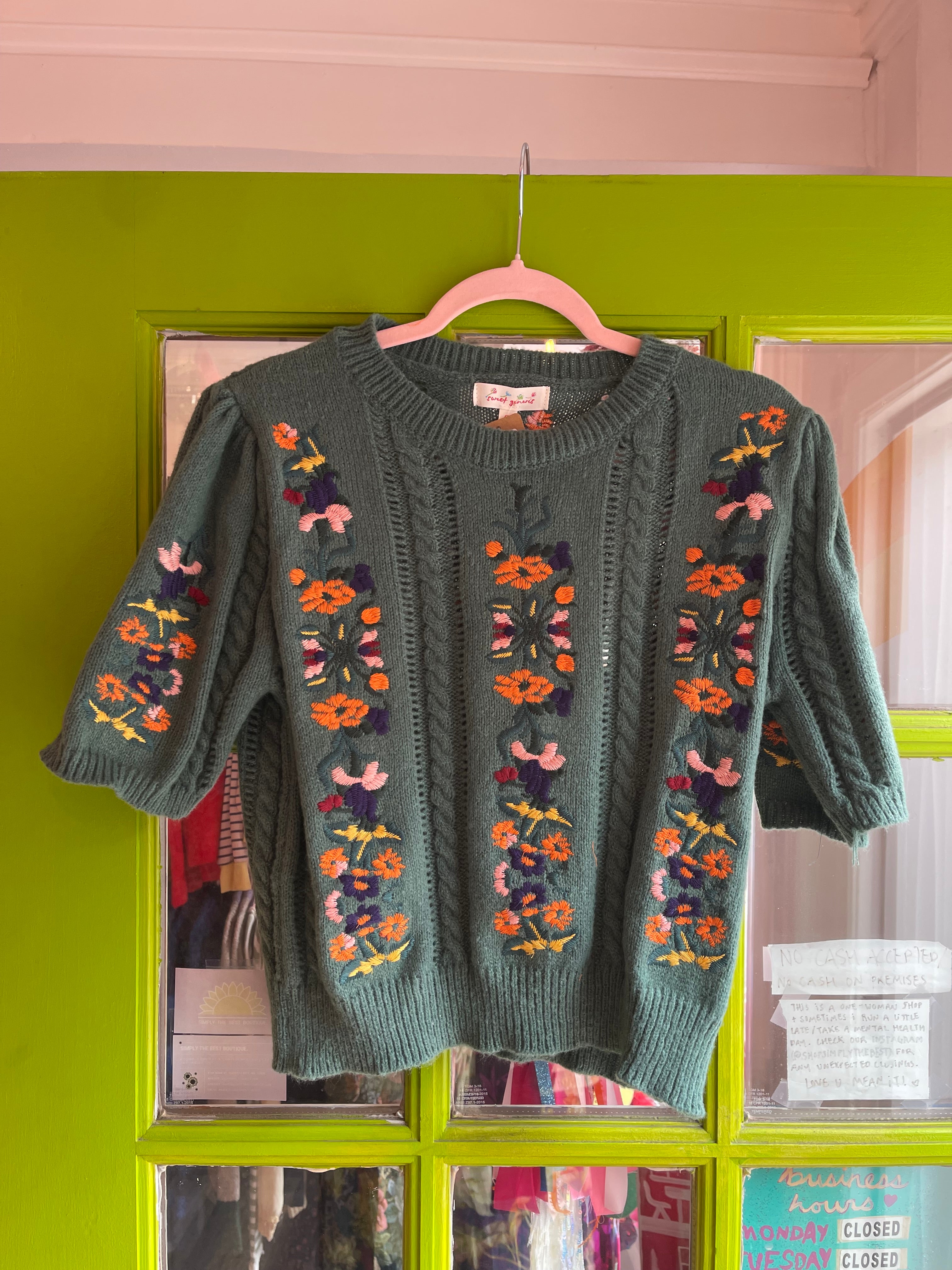 Embroidered Short Sleeve Sweater (Green)
